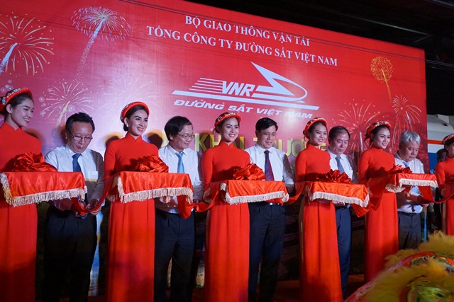 Cận cảnh đoàn tàu Thống Nhất 5 sao vừa được đưa vào sử dụng